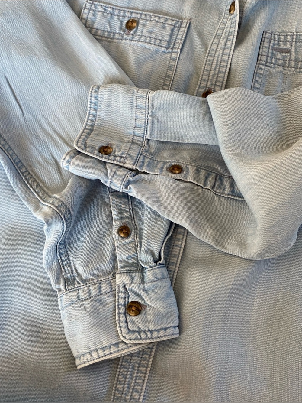CHAPS Women's Sz M Chambray Blue Shirt Button Up L/S Pockets Tencel Classic - Picture 5 of 10